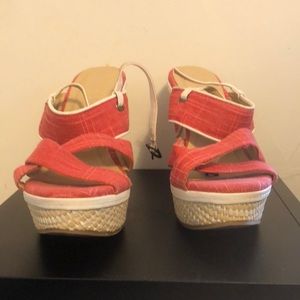 Chinese laundry wedge platform laser cut sandals Sz 9red and white